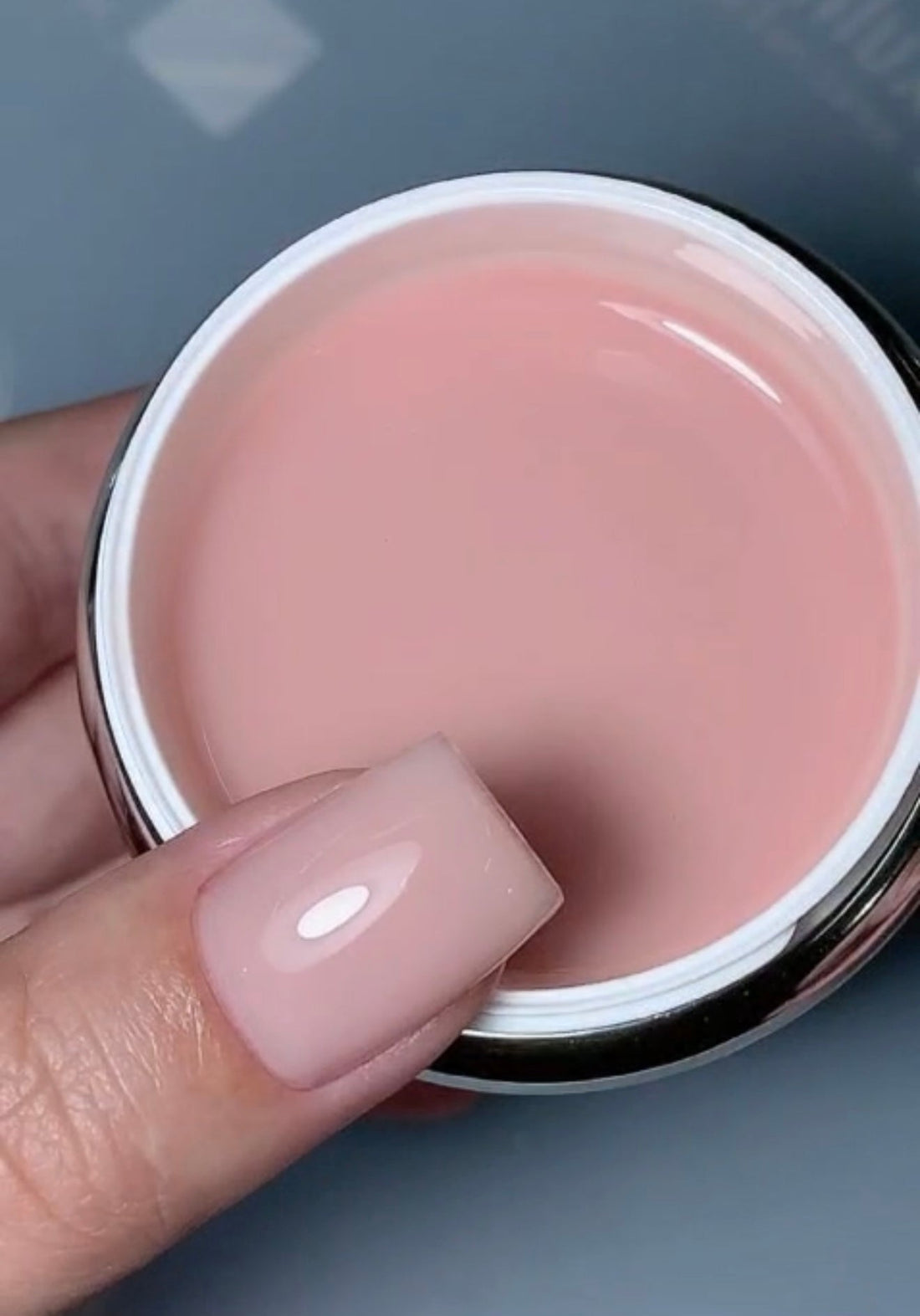 Pourquoi mon gel se décolle sur les côtés et comment l’éviter ?