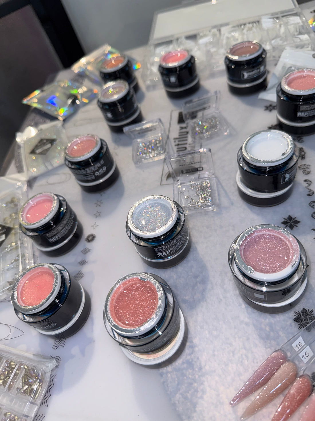 Pourquoi mon gel ne tient pas sur certaines clientes ?