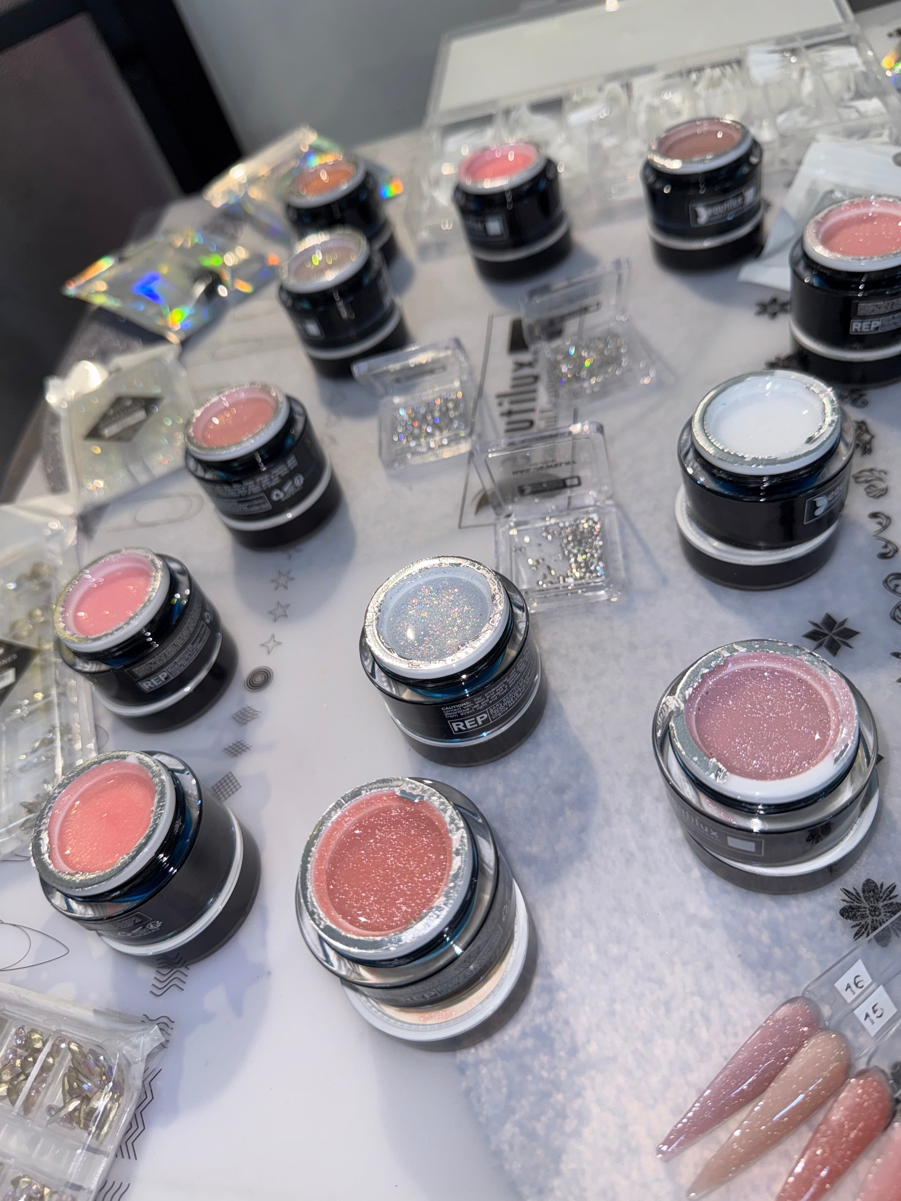 Pourquoi mon gel ne tient pas sur certaines clientes ?